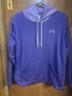 Under Armour Women's Hoodie Purple.   Box 47